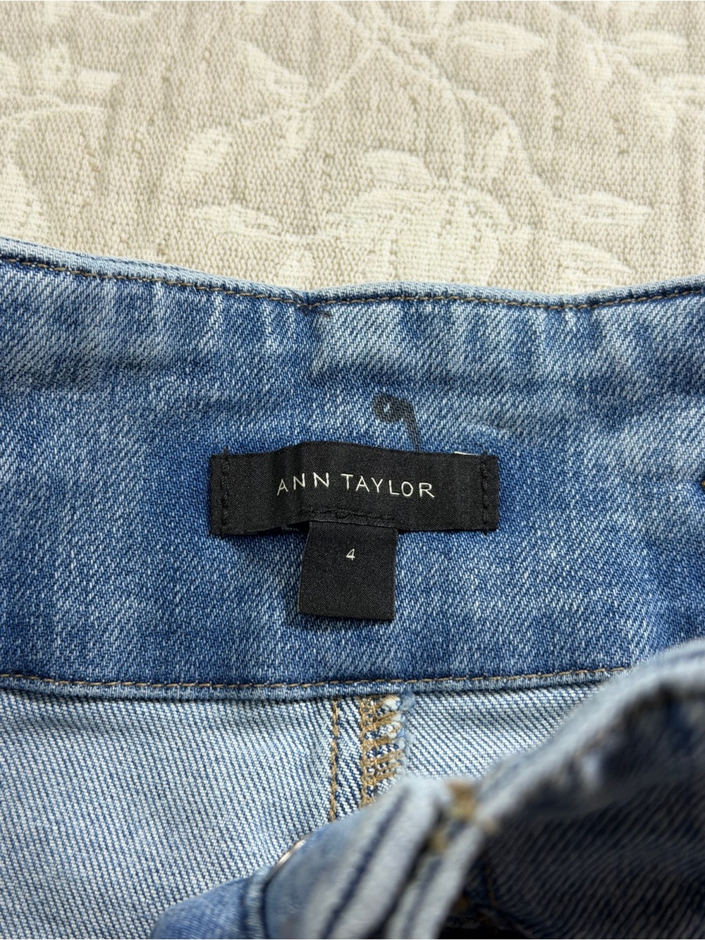 Ann Taylor Women's Straight Leg Jeans - Size 4 | Unique Waistband - Picture 5 of 13